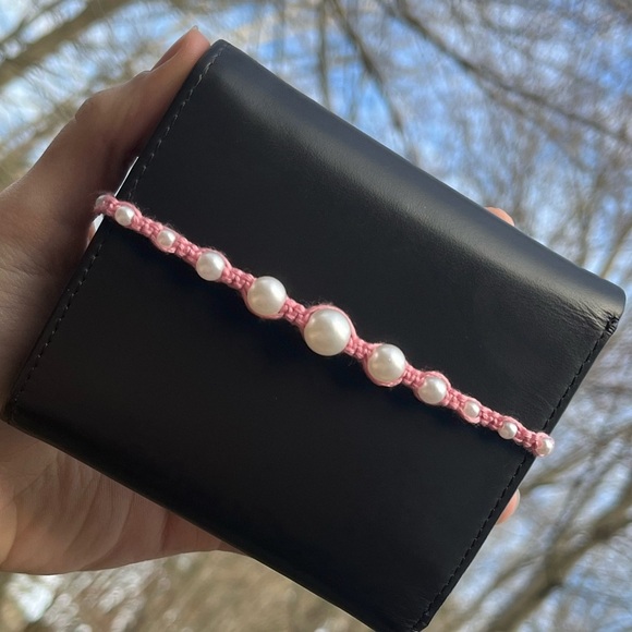 Handmade woven friendship bracelet pink with fake pearl beads - Picture 7 of 12